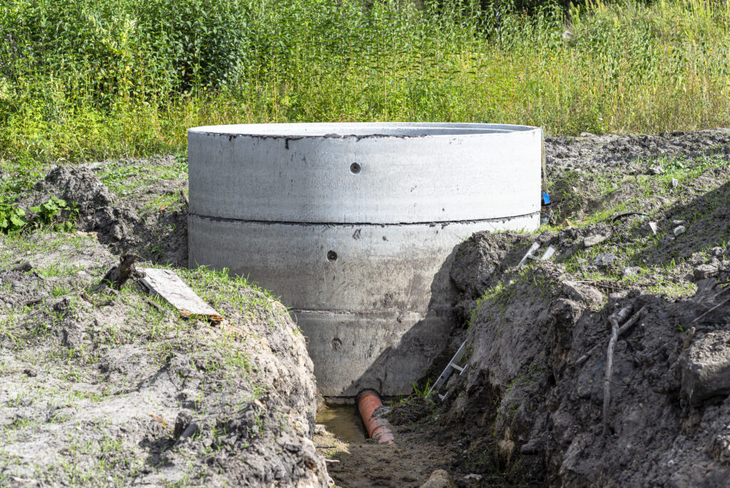 Grond- & Afbraakwerken 3 concrete septic tank made of several rings with an 2025 03 12 22 16 12 utc